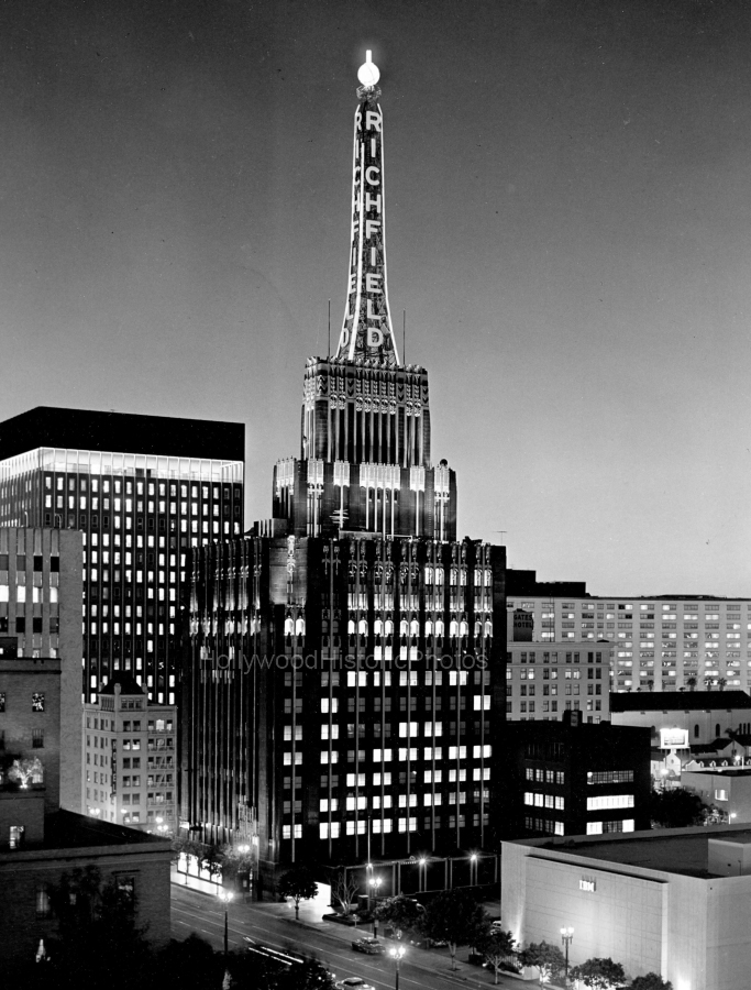 Richfield Bldg 1965 555 S Flower St.jpg